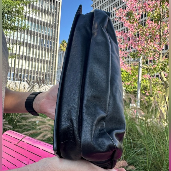 Authentic Mint Condition Bottega Veneta Men’s Crossbody Belt Bag. - Picture 14 of 17